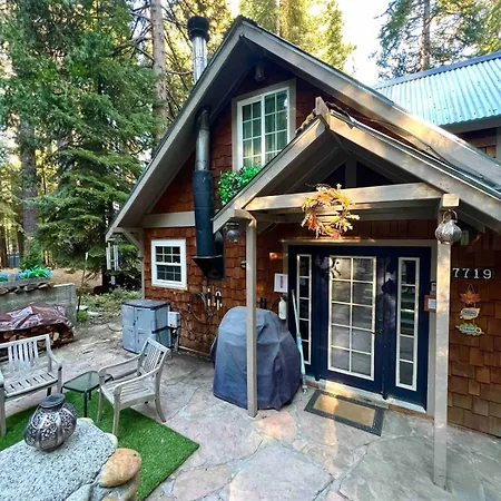 Cozy Yosemite Cabin With Hot Tub In The Pines
